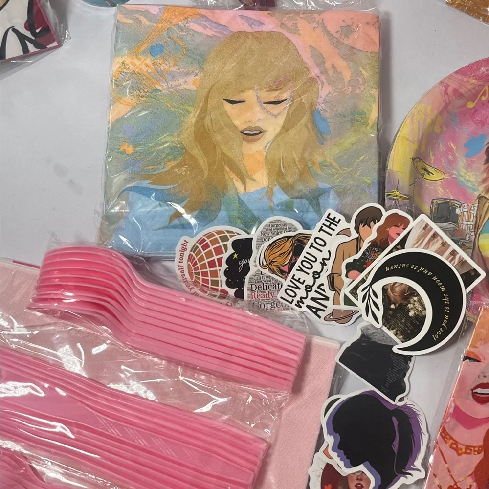Taylor Swift Party Supply Set - Picture 6 of 8